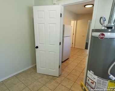 137 E Norwood Ct - Photo Thumbnail 10