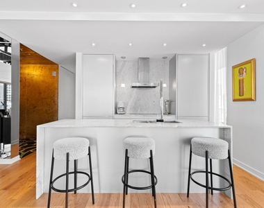 242 Rue Young #803 - Photo Thumbnail 7