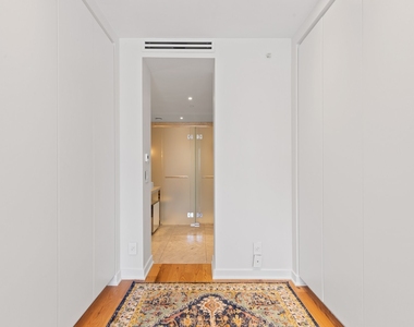242 Rue Young #803 - Photo Thumbnail 20