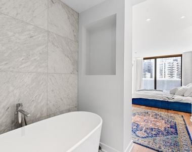 242 Rue Young #803 - Photo Thumbnail 23