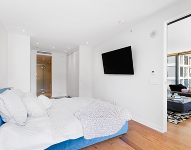 242 Rue Young #803 - Photo Thumbnail 19