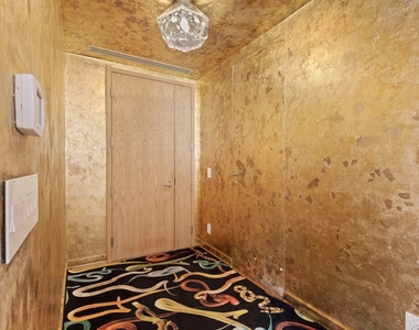 242 Rue Young #803 - Photo Thumbnail 1