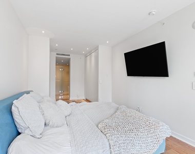 242 Rue Young #803 - Photo Thumbnail 18