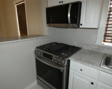 1006 E 21st Avenue - Photo Thumbnail 2