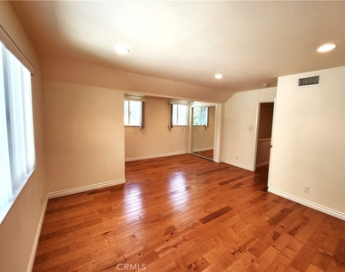 4239 Canoga Drive - Photo Thumbnail 14