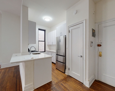 East 81st Street and Park Avenue - Photo Thumbnail 2