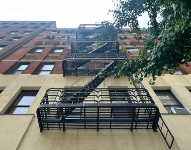 East 81st Street and Park Avenue - Photo Thumbnail 6