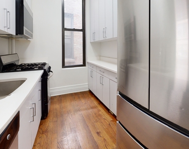 East 81st Street and Park Avenue - Photo Thumbnail 3