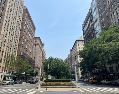 East 81st Street and Park Avenue - Photo Thumbnail 7