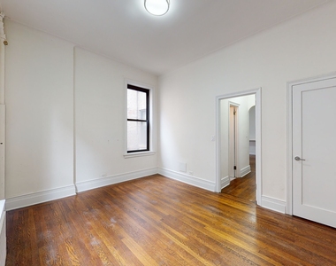 East 81st Street and Park Avenue - Photo Thumbnail 4