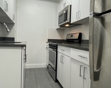 East 57th Street - Photo Thumbnail 8
