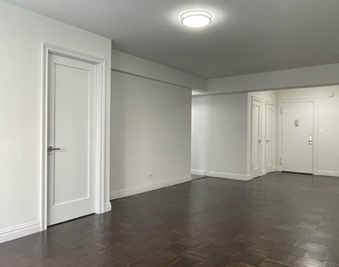 East 57th Street - Photo Thumbnail 4