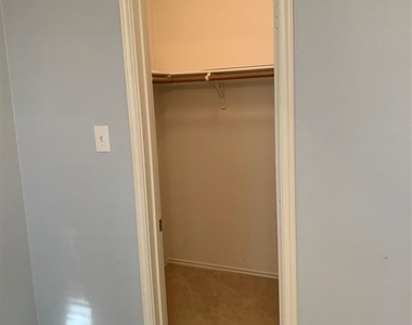 2404 Spruce Court - Photo Thumbnail 21