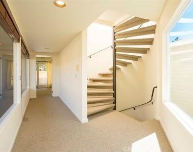 1076 Miramar Street - Photo Thumbnail 8