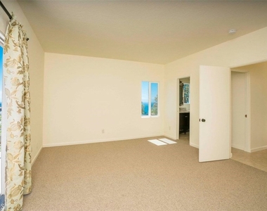 1076 Miramar Street - Photo Thumbnail 9