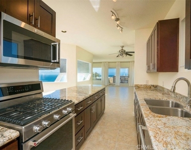 1076 Miramar Street - Photo Thumbnail 14