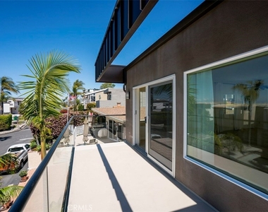 1076 Miramar Street - Photo Thumbnail 4