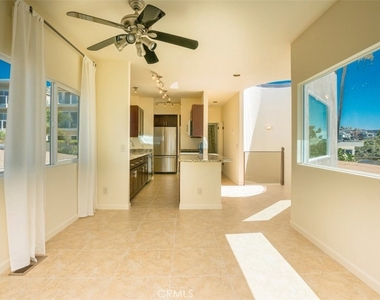 1076 Miramar Street - Photo Thumbnail 7