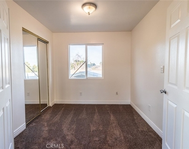 9128 Menlo Avenue - Photo Thumbnail 12