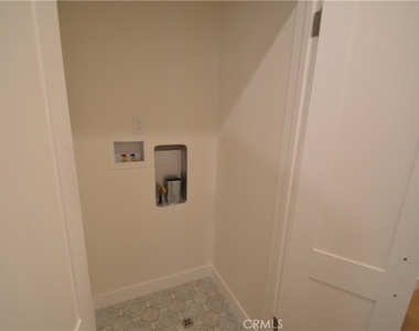 1443 N Evergreen Street - Photo Thumbnail 5