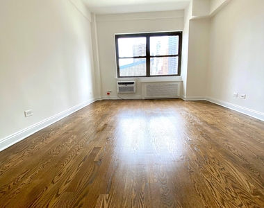   East 56 Street - Photo Thumbnail 5