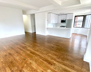 East 56 Street - Photo Thumbnail 3