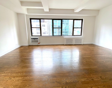   East 56 Street - Photo Thumbnail 3