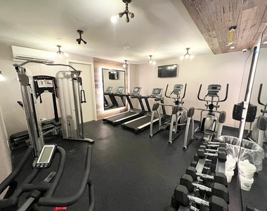 310 Graham Avenue - Photo Thumbnail 10