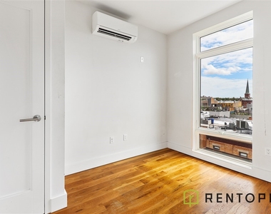 310 Graham Avenue - Photo Thumbnail 4