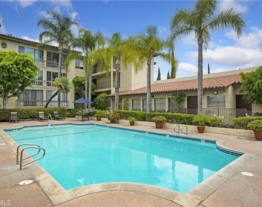 12830 Burbank Boulevard - Photo Thumbnail 24