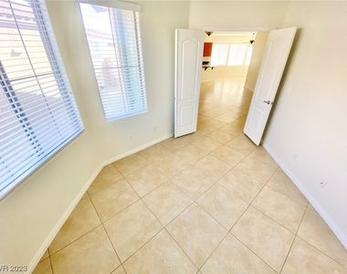 3709 Rocklin Peak Avenue - Photo Thumbnail 4