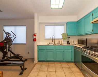 2801 Gentilly Lane - Photo Thumbnail 6