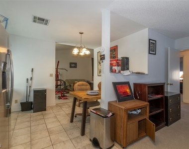 2801 Gentilly Lane - Photo Thumbnail 9