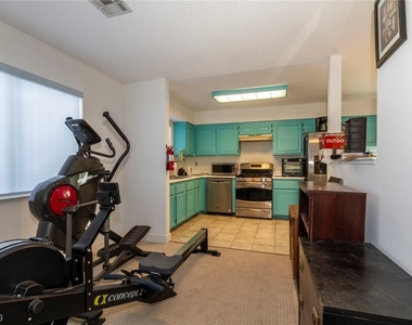 2801 Gentilly Lane - Photo Thumbnail 8