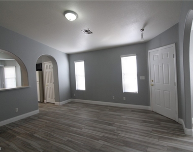 9603 Bandera Creek Avenue - Photo Thumbnail 4