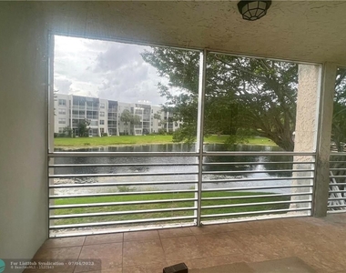 9230 Lagoon Pl - Photo Thumbnail 6