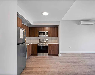 1119 Foster Avenue - Photo Thumbnail 4