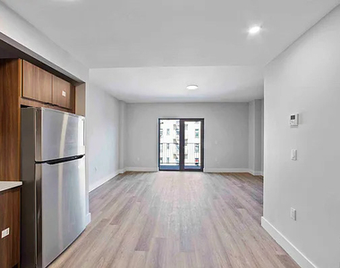 1119 Foster Avenue - Photo Thumbnail 9
