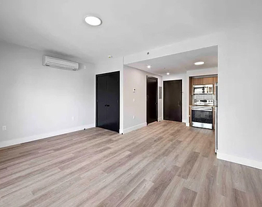 1119 Foster Avenue - Photo Thumbnail 11