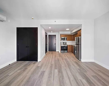 1119 Foster Avenue - Photo Thumbnail 12