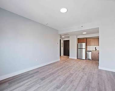 1119 Foster Avenue - Photo Thumbnail 6
