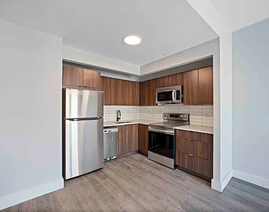 1119 Foster Avenue - Photo Thumbnail 2