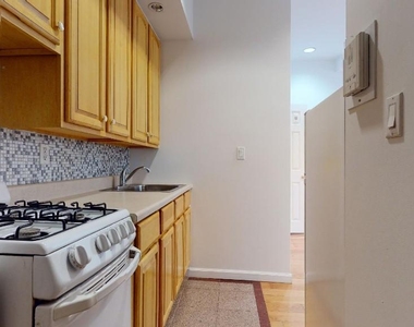 249 East 53rd Street - Photo Thumbnail 3