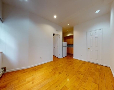249 East 53rd Street - Photo Thumbnail 1