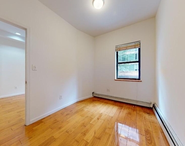 249 East 53rd Street - Photo Thumbnail 4