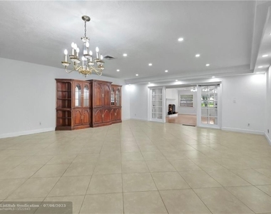 3710 Estepona Ave - Photo Thumbnail 15