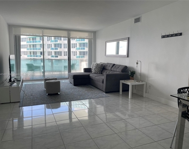 5151 Collins Ave - Photo Thumbnail 11