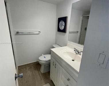 5151 Collins Ave - Photo Thumbnail 18