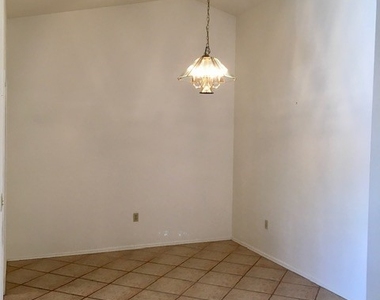 8717 Pennystone Avenue - Photo Thumbnail 5