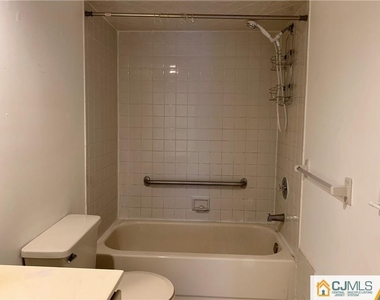 404 Carhart Court - Photo Thumbnail 7